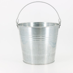 Robust and versatile 12L galvanized steel garden bucket with handle - Soil, water, mortar